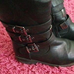 Girls boots